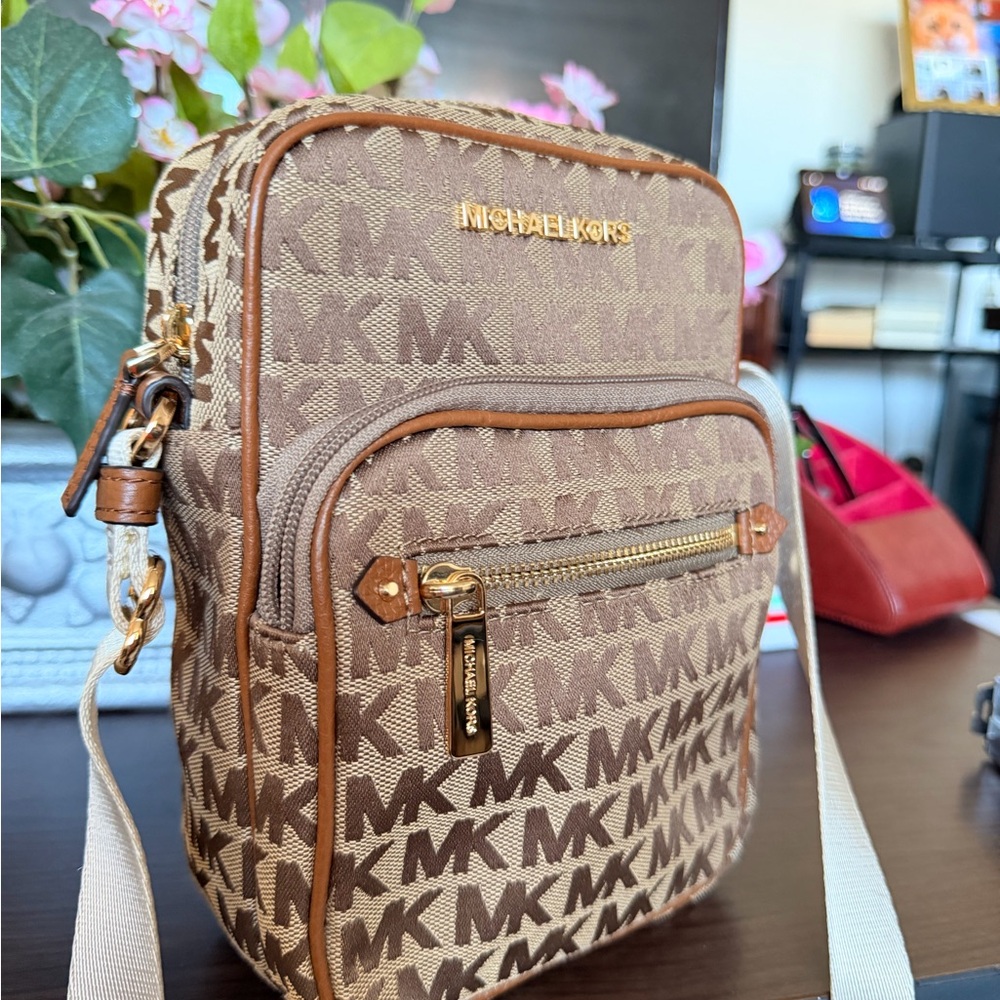 Michael Kors Tan/Brown MK Monogram Messenger Bag - Picture 2 of 6